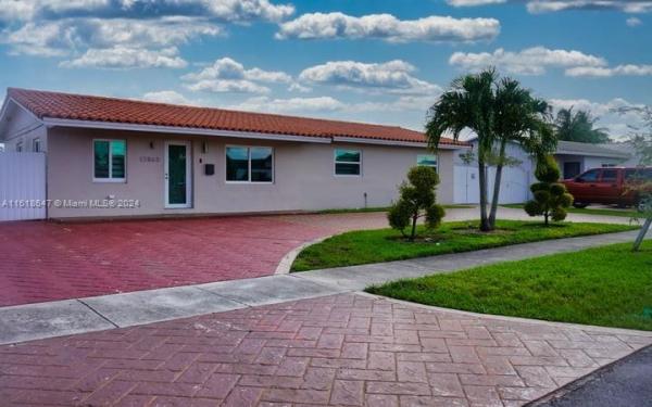 Royale Green, 12865 SW 50th Ln, Kendale Lakes, Florida 33175, image 3