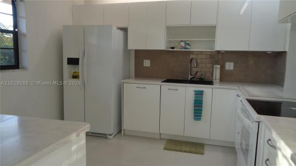 Lakes Of Carriage Hills, 6085 N Sabal Palm Blvd #204, Tamarac, Florida 33319, image 2
