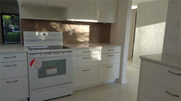 Lakes Of Carriage Hills, 6085 N Sabal Palm Blvd #204, Tamarac, Florida 33319, image 1