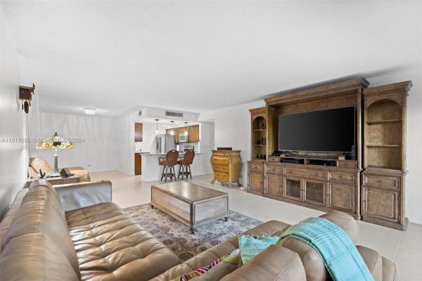 Canongate, 800 NE 195th St #107, Ives Estates, Florida 33179, image 3