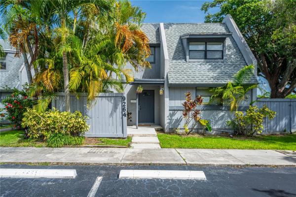 Briar Bay Townhouse Estates, 9264 SW 136th St Cir #9264, Kendall, Florida 33176, image 1