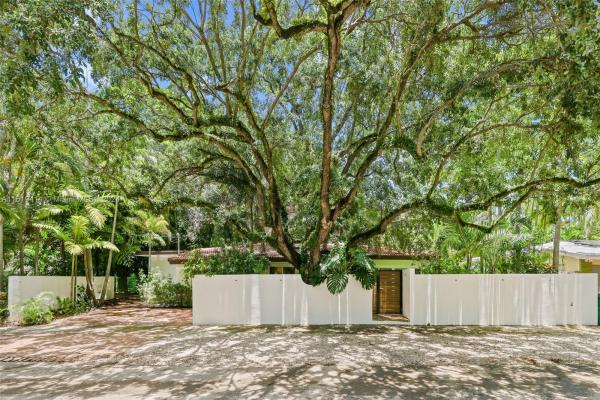 Crystal Heights, 2835 Crystal Ct, Miami, Florida 33133, image 3