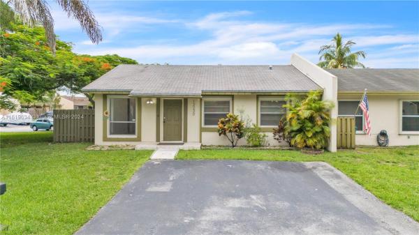 Devon Aire Villas, 12230 SW 116th Ln, The Crossings, Florida 33186, image 3