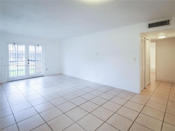 Castle, 10907 N Kendall Dr #316, Kendall, Florida 33176, image 3