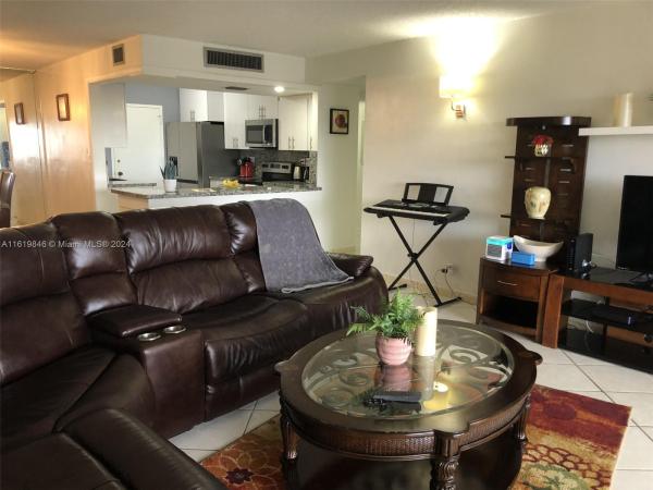 Canongate, 800 NE 195th St #618, Ives Estates, Florida 33179, image 3