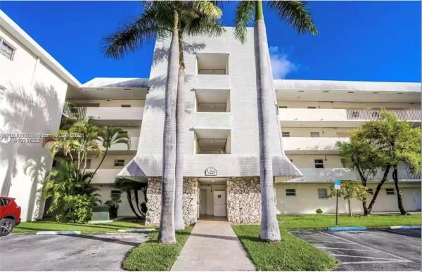 Village At Dadeland, 7410 SW 82nd St #K211, Glenvar Heights, Florida 33143, image 1