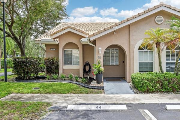 Villas On The Green, 3185 Holiday Springs Blvd #44, Margate, Florida 33063, image 1