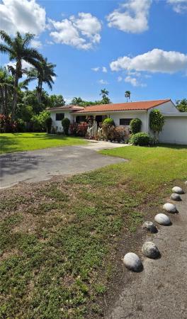 Biscayne Palms, 140 NE 160th St, North Miami Beach, Florida 33162, image 1