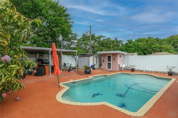 Sunkist Grove, 1655 NW 120th St, North Miami, Florida 33167, image 1