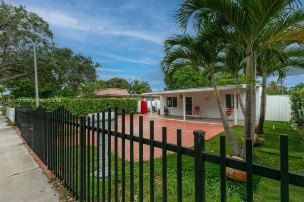 Sunkist Grove, 1655 NW 120th St, North Miami, Florida 33167, image 2