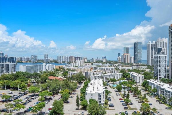 Winston Towers 300, 230 174th St #2103, Sunny Isles Beach, Florida 33160, image 2