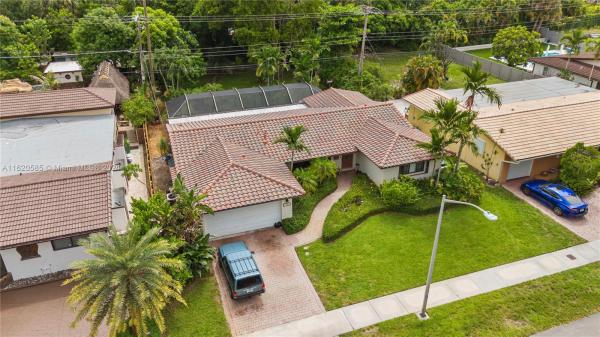 Miami Lakes Residential, 14535 Lake Candlewood Ct, Miami Lakes, Florida 33014, image 3