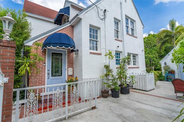 Beacom Manor, 2533 SW 5th St, Miami, Florida 33135, image 3