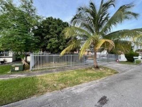 South Miami Lakes, 19633 SW 123rd Ave, South Miami Heights, Florida 33177, image 1
