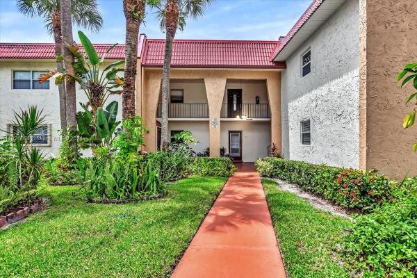 Golden Lakes Village, 150 Lake Evelyn Dr, West Palm Beach, Florida 33411, image 3