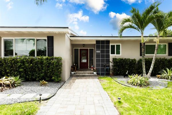 Holiday House, 9420 Easter Rd, Cutler Bay, Florida 33157, image 1
