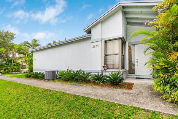 Westwind Lakes Garden Homes, 6604 SW 152nd Pl #26-04, Kendall West, Florida 33193, image 1
