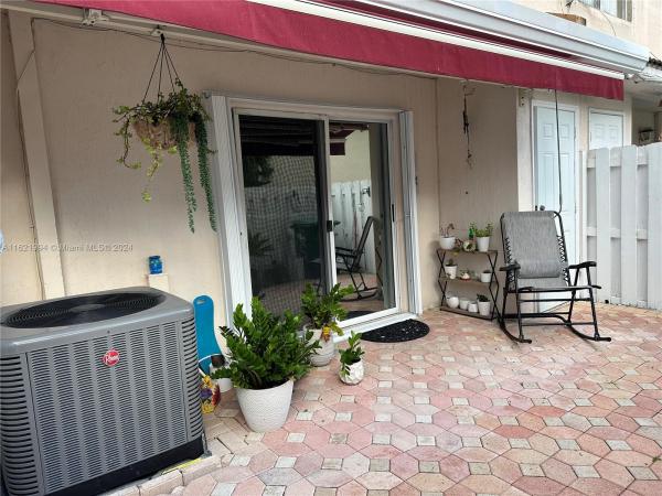Kendale Lakes No HOA, 6296 SW 138th Pl #6296, Kendale Lakes, Florida 33183, image 3