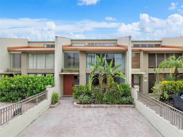 Majestic View, 741 E Coco Plum Cir #6, Plantation, Florida 33324, image 1