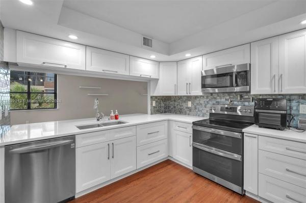 Lakes Of Newport, Fort Lauderdale, Florida 33324, image 1