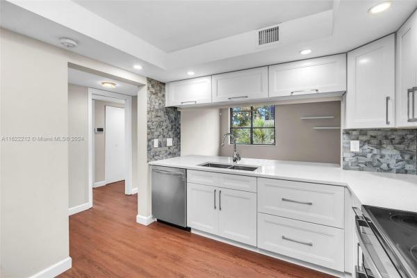 Lakes Of Newport, Plantation, Florida 33324, image 2