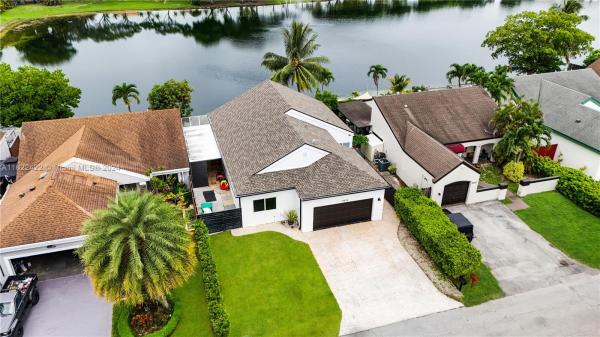 Lakes Of Avalon, 18834 NW 80th Ct, Hialeah, Florida 33015, image 3