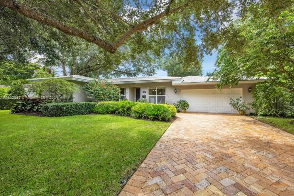Coral Gables Country Club, 1246 Algardi Ave, Coral Gables, Florida 33146, image 2