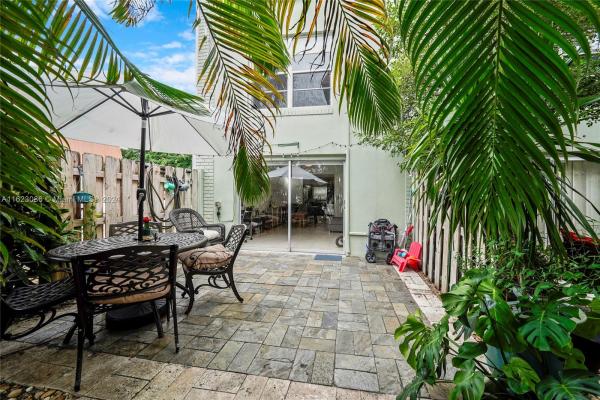 The Racquet Club, 803 W Oakland Park Blvd #A1, Oakland Park, Florida 33311, image 1