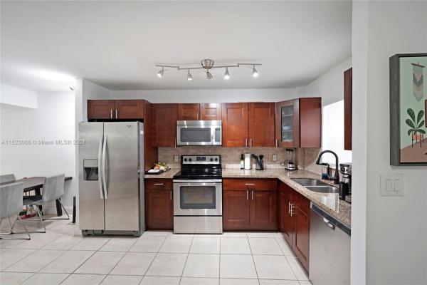 The Racquet Club, 803 W Oakland Park Blvd #A1, Oakland Park, Florida 33311, image 2
