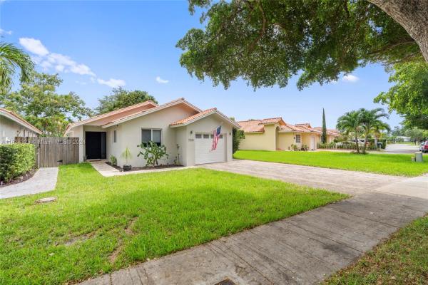 Royal Singapore Lake, 7325 Coldstream Dr, Hialeah, Florida 33015, image 1