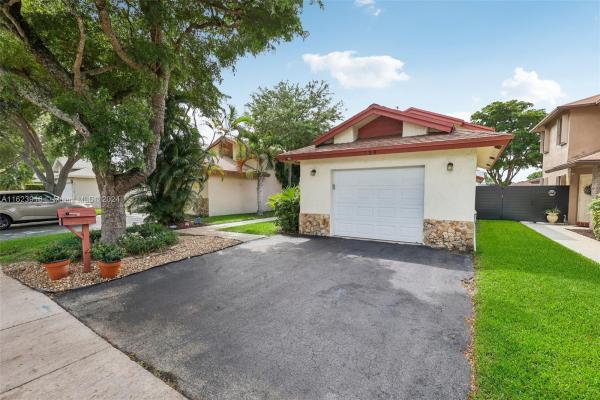 Homes Of Lakeridge, 534 Lakeside Cir, Sunrise, Florida 33326, image 1