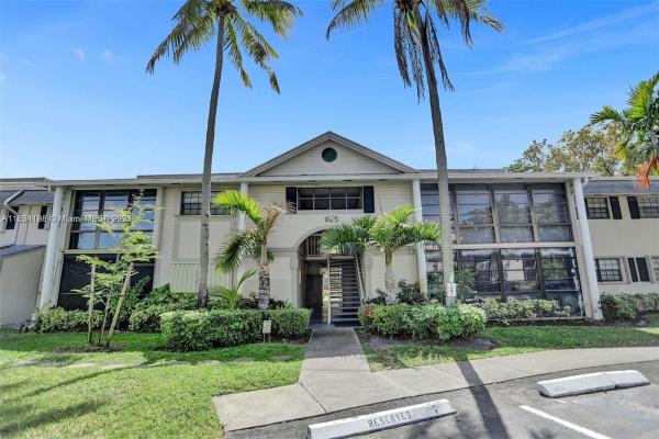 Carmel At The California Club, 925 NE 199th St #102, Ives Estates, Florida 33179, image 1