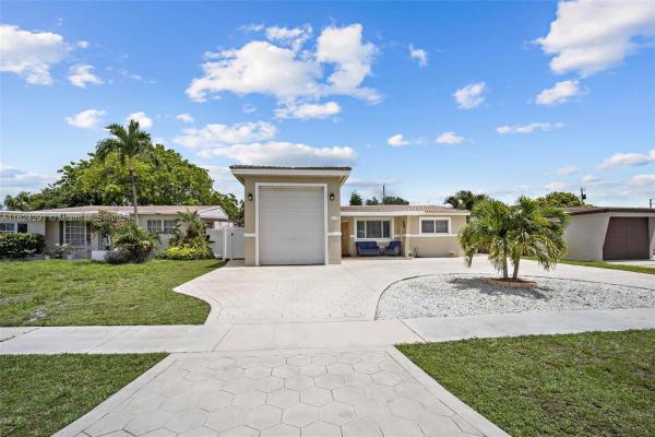 Park Road Manor, 3209 Roosevelt St, Hollywood, Florida 33021, image 1