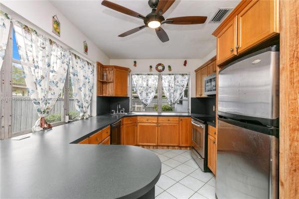 6852 SW 9th St, Pembroke Pines, Florida 33023, image 1