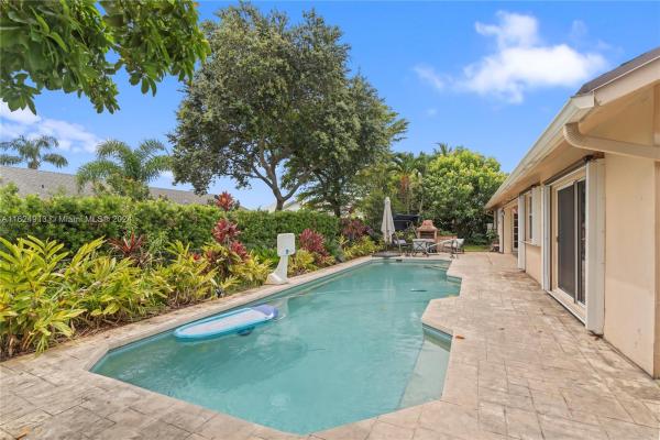 Pasadena Estates, 310 NW 197th Ave, Pembroke Pines, Florida 33029, image 1