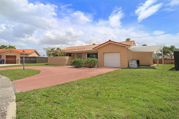Country Lake Manors, 19960 NW 65th Ct, Country Club, Florida 33015, image 3