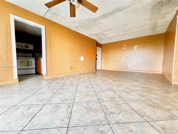 Montecarlo, 498 NW 165th St Rd #D-501, Golden Glades, Florida 33169, image 1