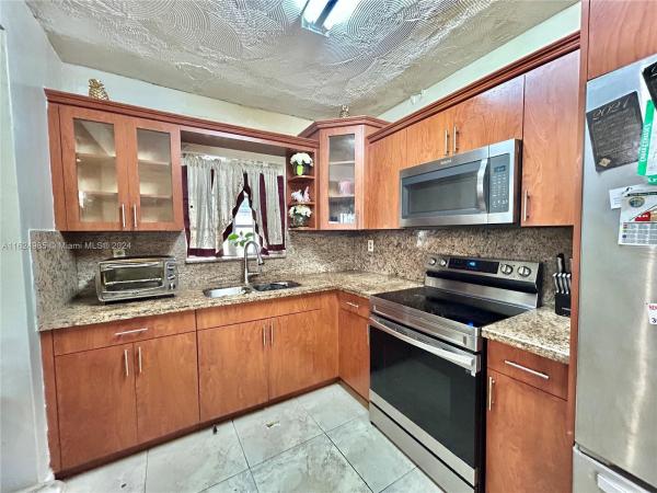 1070 NE 174th St, Unincorporated Dade County, Florida 33162, image 2