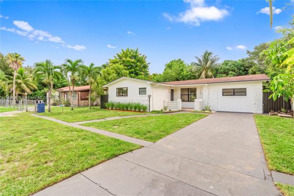 Fulford Highlands, 436 NE 161st St, Golden Glades, Florida 33162, image 1