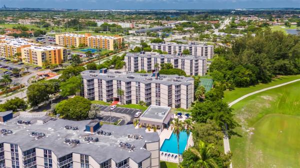 Las Brisas At Country Club Of Miami, 7125 NW 186th St #B502, Hialeah, Florida 33015, image 1