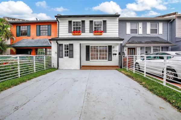 Lake Royal East, 1710 W 72nd St, Hialeah, Florida 33014, image 1