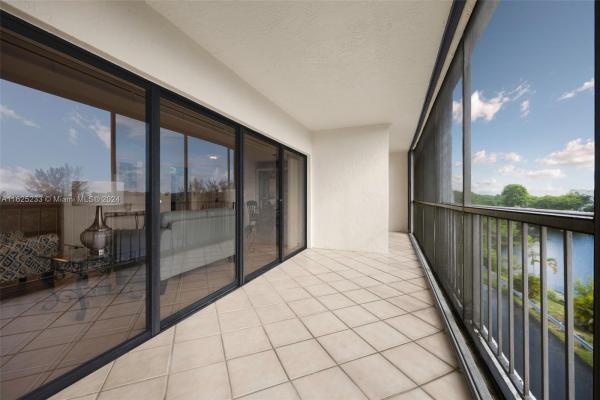 Racquet Club Of Kendale Lakes, 14203 SW 66th St #308, Kendale Lakes, Florida 33183, image 2
