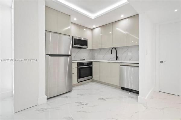 Victoria Palms, 215 NE 16th Ave #105, Fort Lauderdale, Florida 33301, image 1