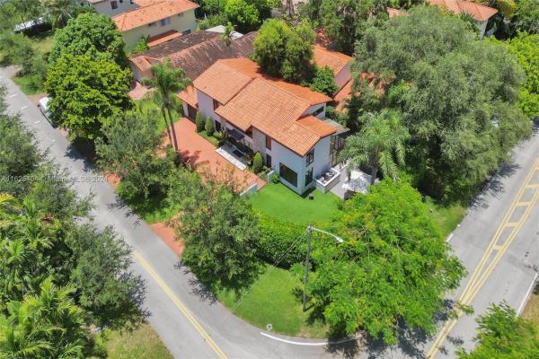 Coral Gables Country Club, 1501 Algardi Ave, Coral Gables, Florida 33146, image 3