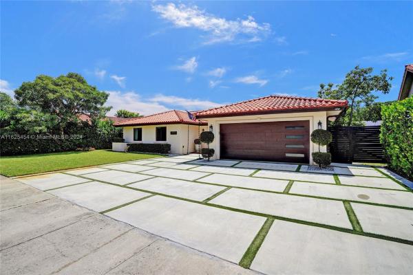 Country Lake Manors, 20011 NW 63rd Ave, Hialeah, Florida 33015, image 3