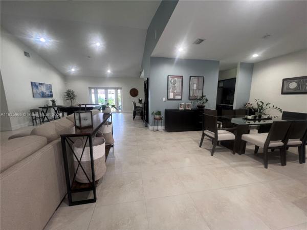 Royal Palm North, 8235 NW 156th Ter, Miami Lakes, Florida 33016, image 2