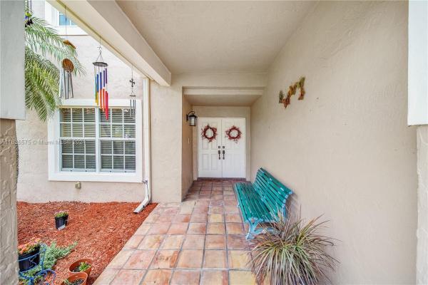 Marbella Park, 19561 NW 82nd Ct, Hialeah, Florida 33015, image 3