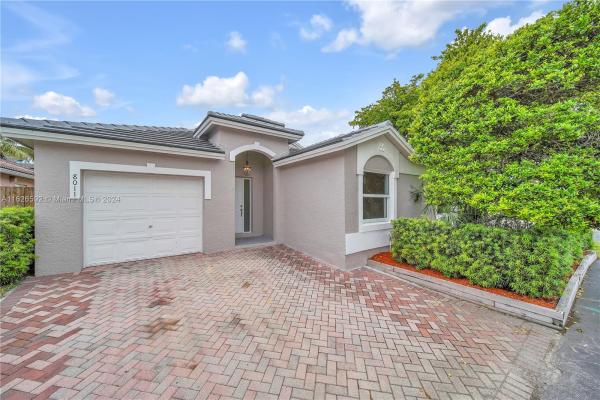 8011 SW 158th Pl, Unincorporated Dade County, Florida 33193, image 2