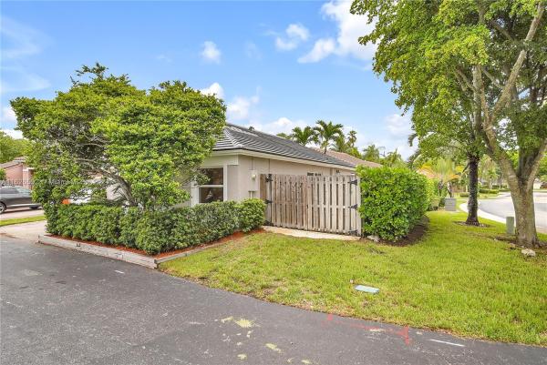 8011 SW 158th Pl, Unincorporated Dade County, Florida 33193, image 3