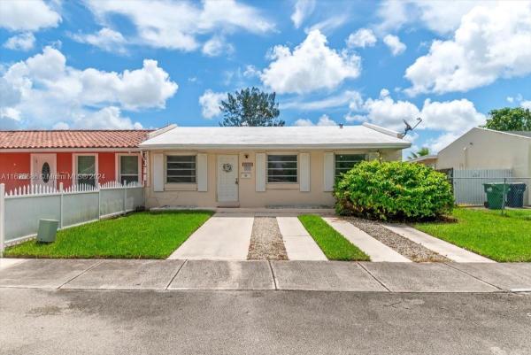 Royale Green, 4609 SW 129th Ave, Kendale Lakes, Florida 33175, image 1